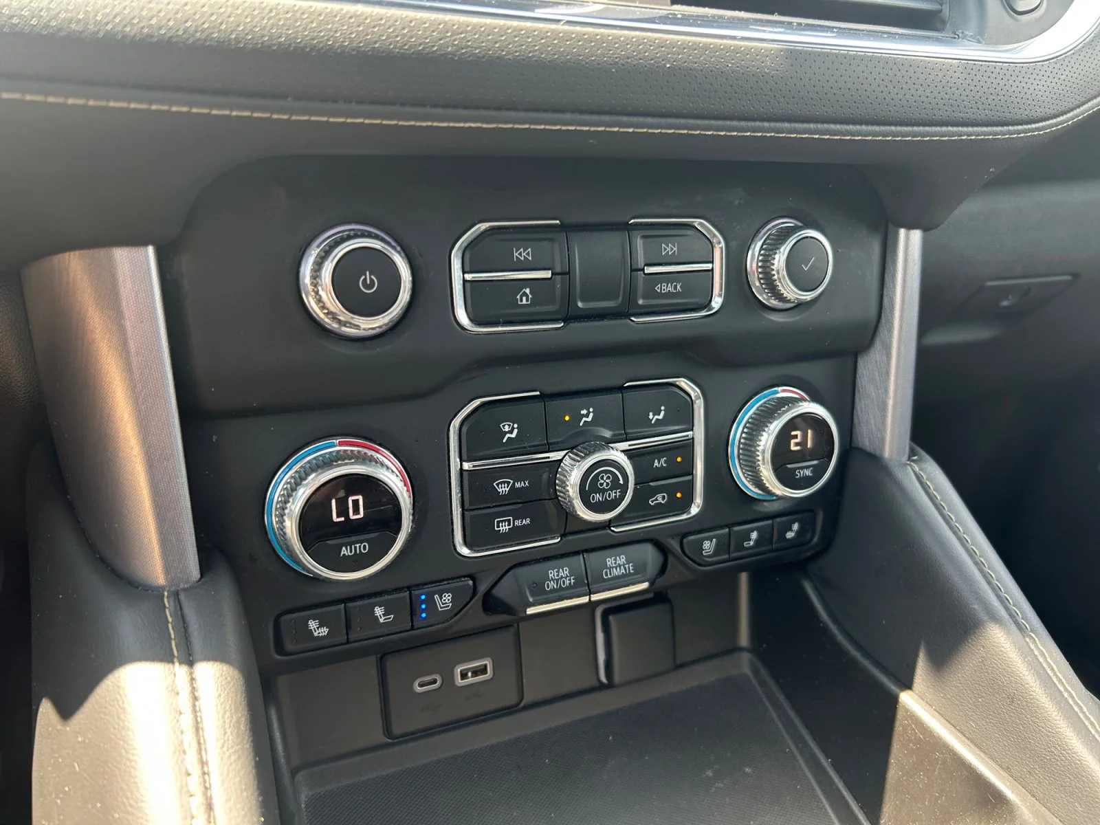 Used 2023 Black GMC SLT 4WD Leather Sunroof 5.3L image 25