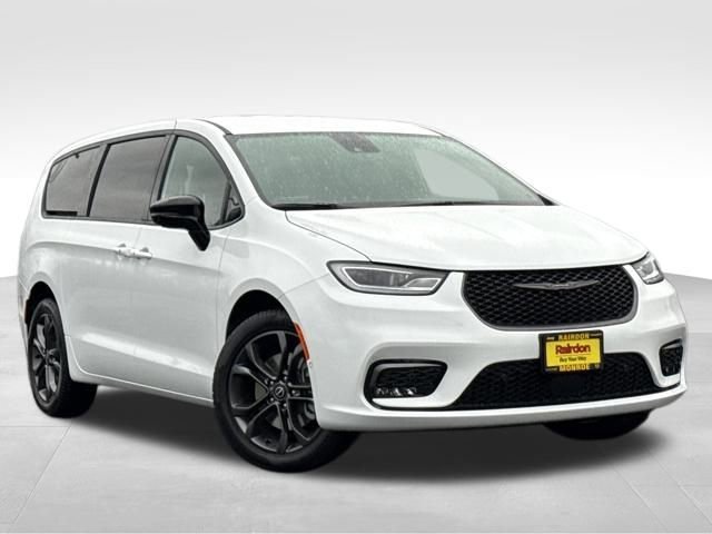 New 2026 Bright White Clear-Coat Exterior Paint Chrysler Select image 1