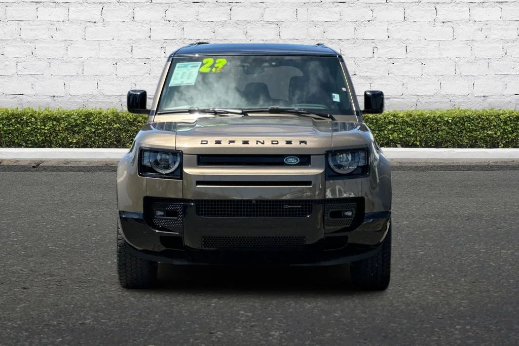 Used 2023 Brown Land Rover X-Dynamic SE image 9