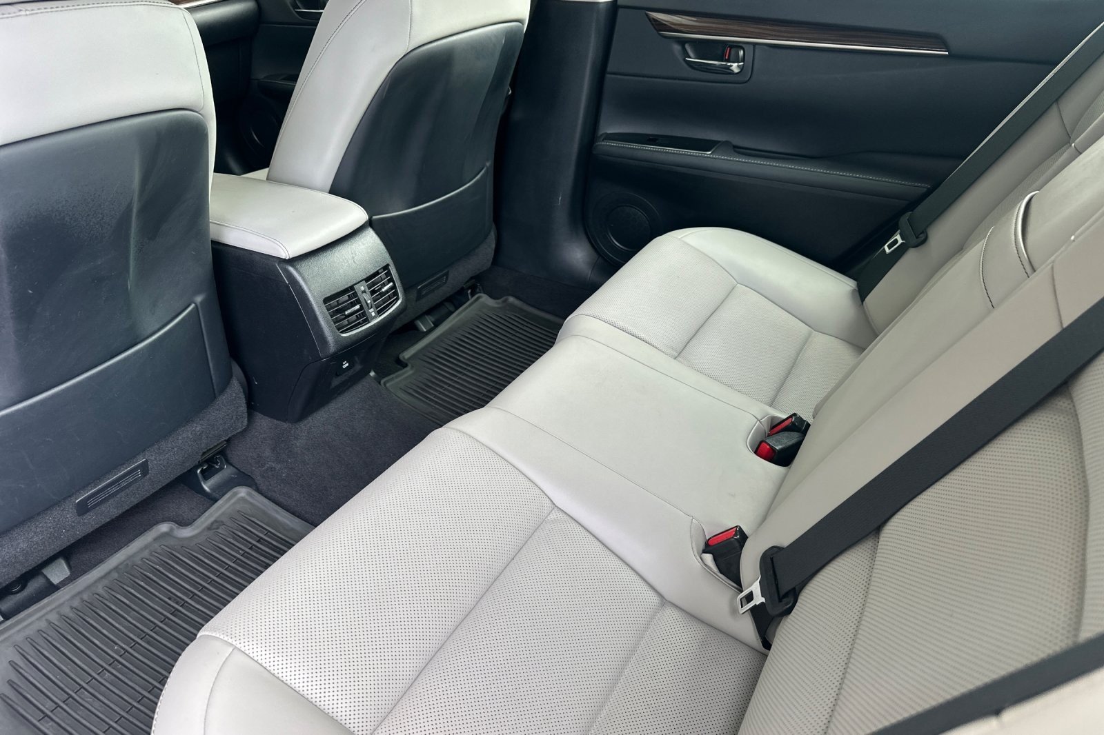 Used 2017 EMINENT WHITE Lexus ES 300h image 11