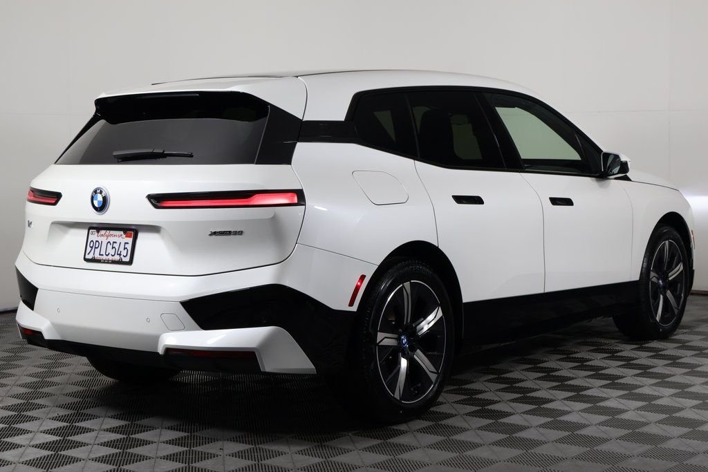 Certified Used 2025 White Metallic BMW xDrive50 image 4