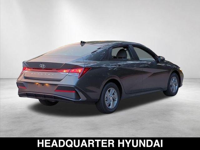 New 2026 Gray Hyundai SE image 4