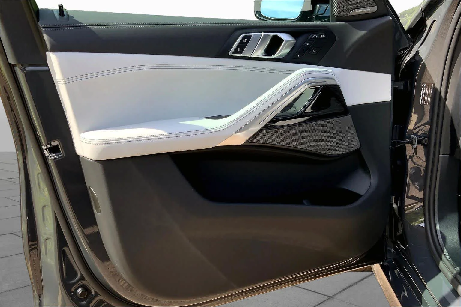 New 2027 Dravit Grey Metallic BMW xDrive40i image 10