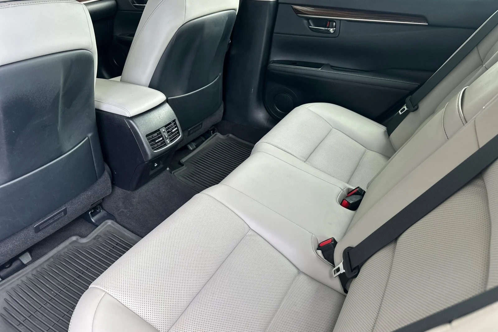 Used 2017 EMINENT WHITE Lexus ES 300h image 11