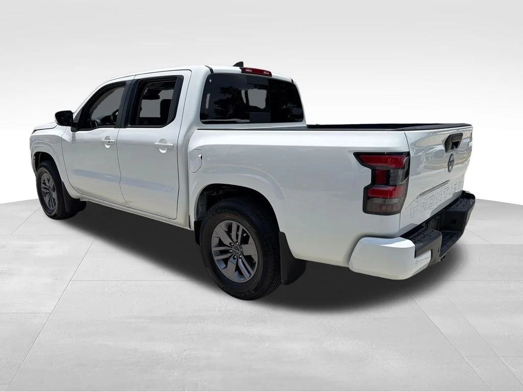 New 2026 Glacier White Nissan Crew Cab SV image 5