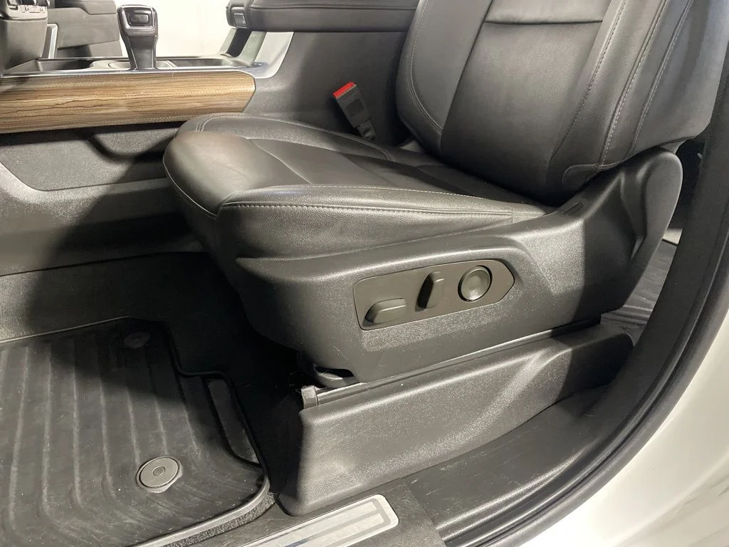 Used 2022 White Chevrolet RST image 12