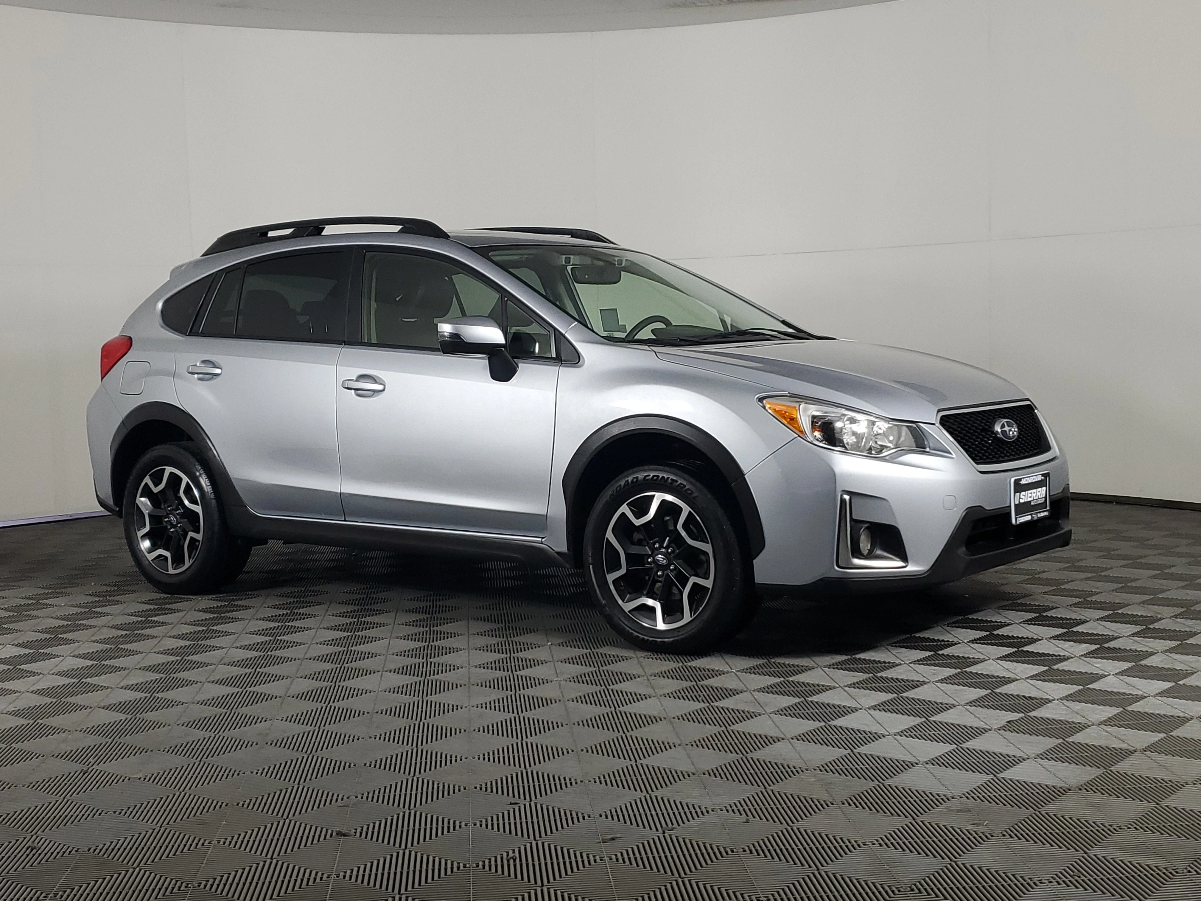 Used 2017 Ice Silver Metallic Subaru Limited image 2