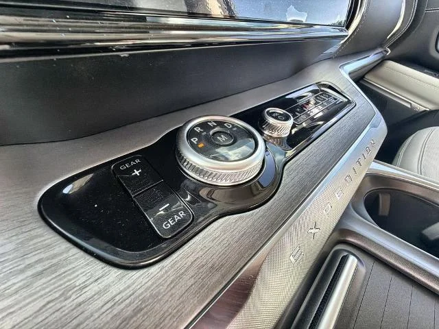New 2026 Star White Metallic Tri-Coat Ford MAX Platinum® image 66