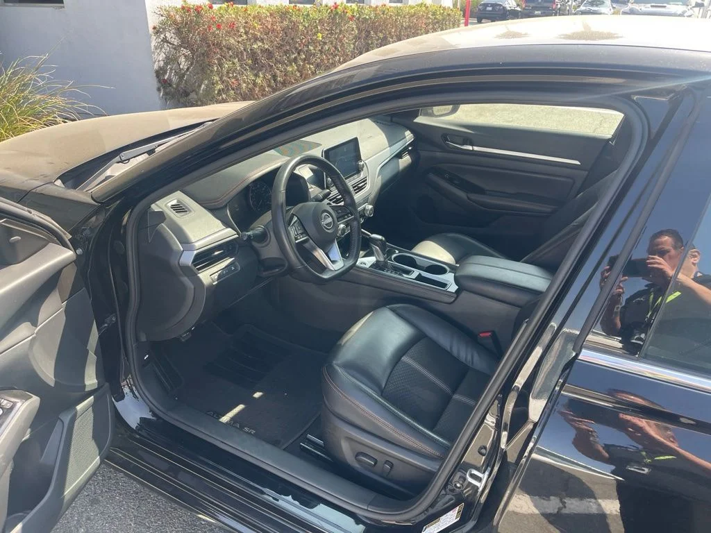 Used 2025 Black Nissan 2.5 SR image 6