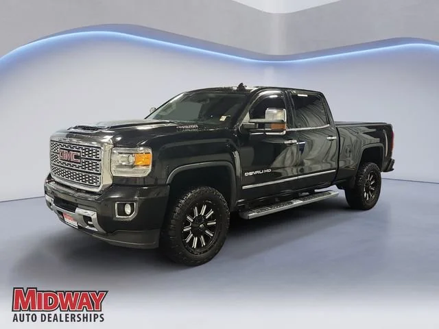 2018 GMC Sierra 4WD Crew Cab Standard Box Denali's photo