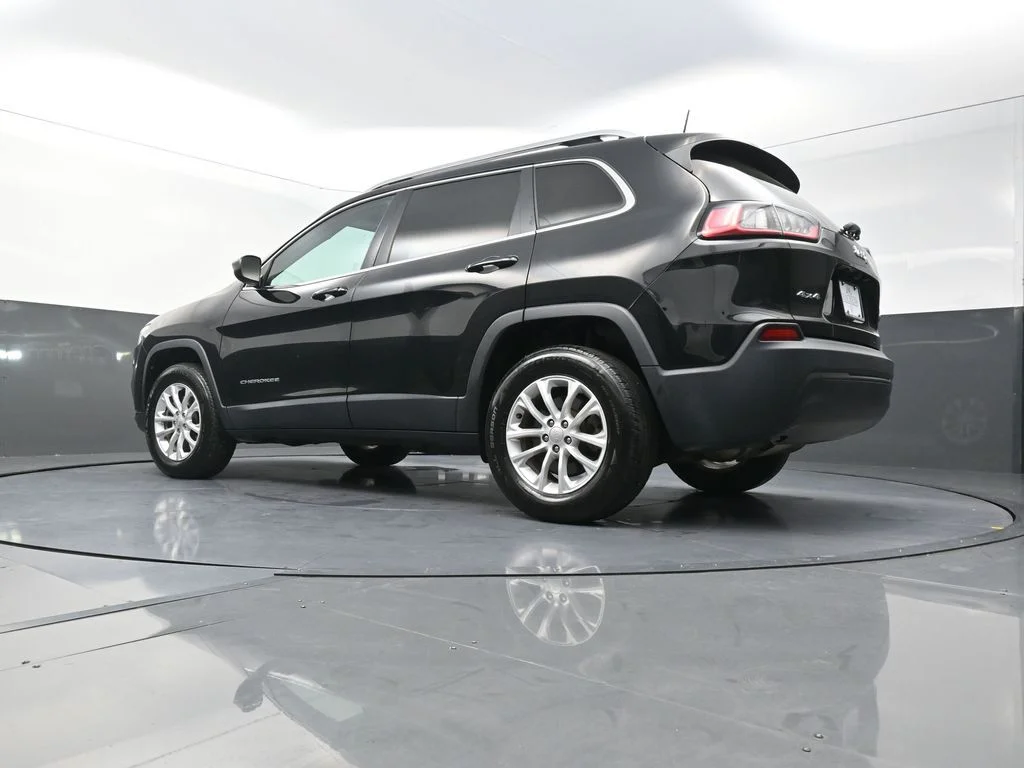 Used 2019 Black Jeep Latitude image 25