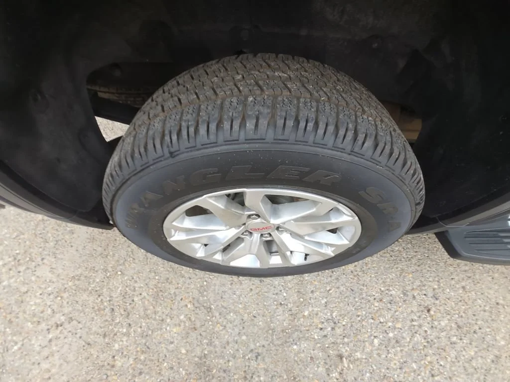 Used 2019 PACIFIC BLUE METALLIC GMC SLT image 28
