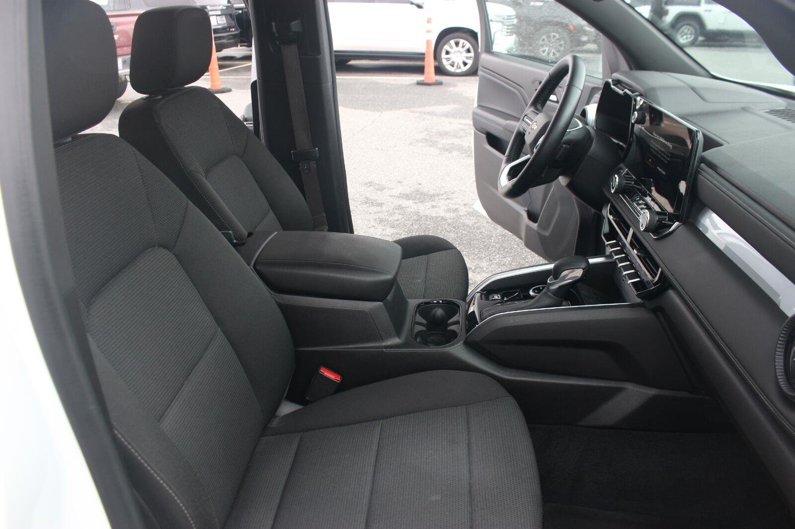 Used 2024 Summit White Chevrolet LT image 33
