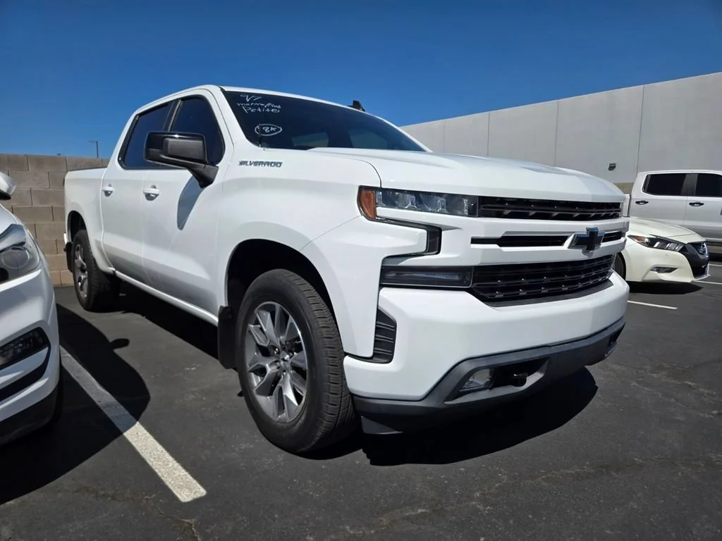 Used 2022 SUMMIT WHITE Chevrolet RST image 1