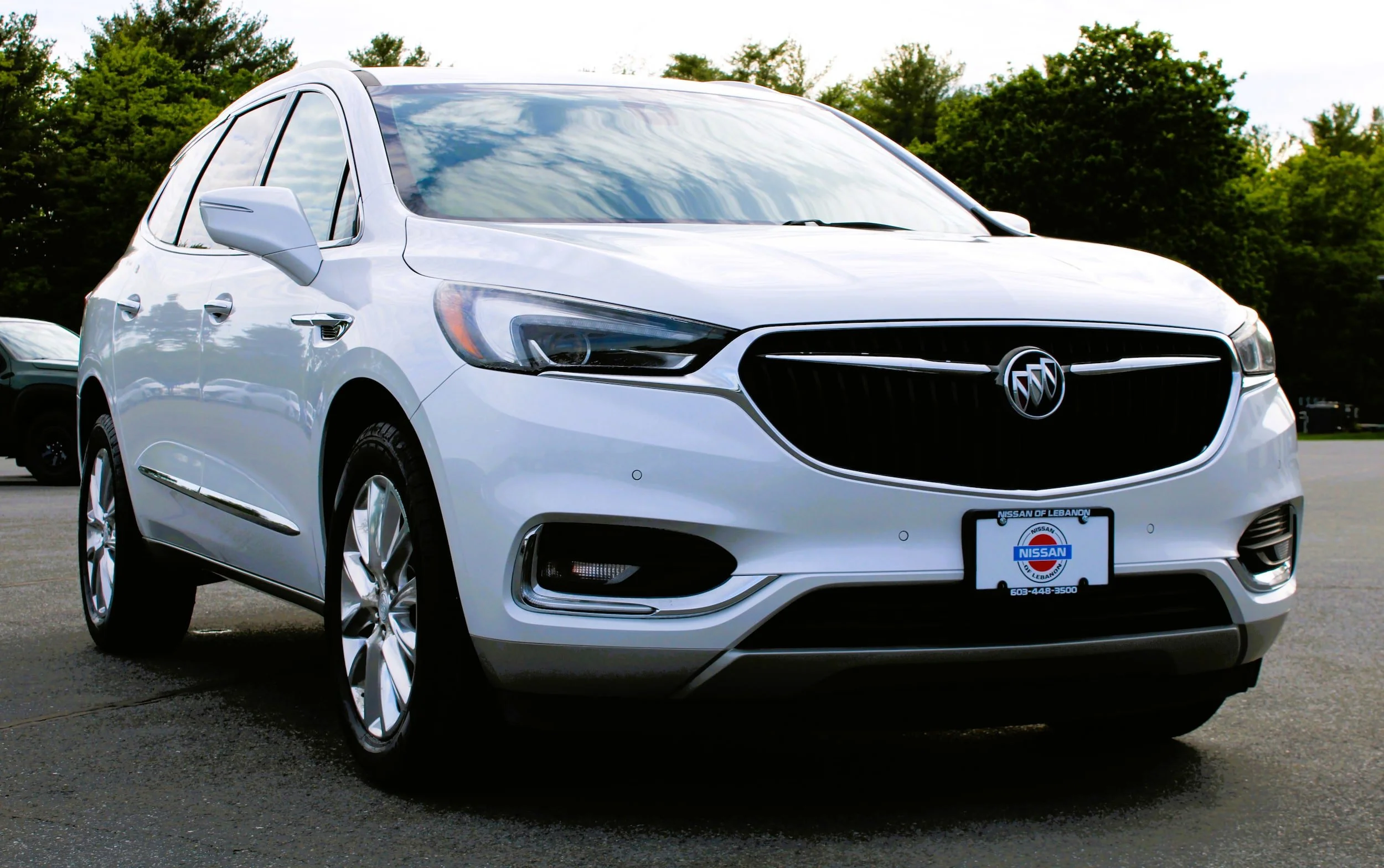 Used 2018 White Frost Tricoat Buick Premium image 5