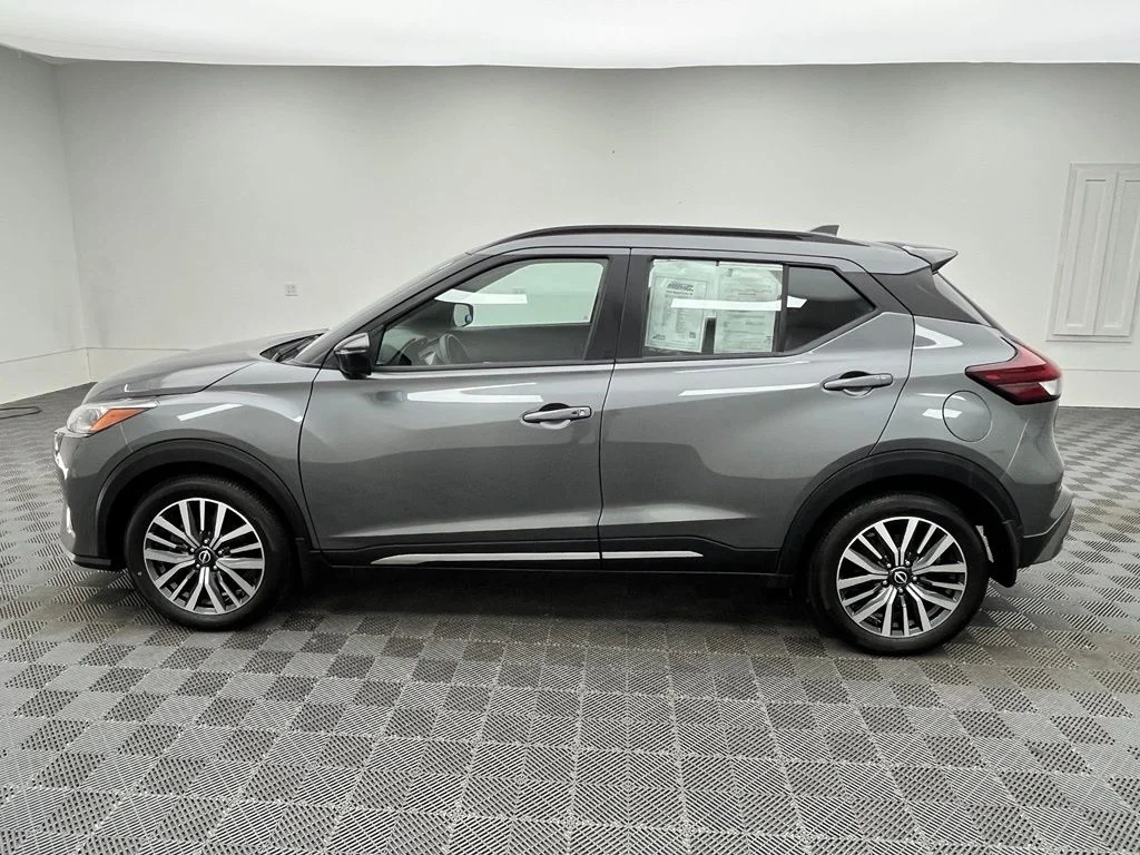 Used 2024 Gray Nissan SR image 12