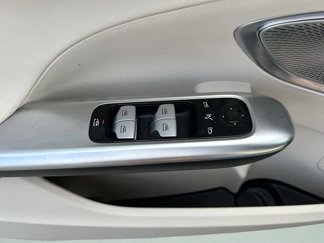 Used 2024  Mercedes-Benz C 300 image 23