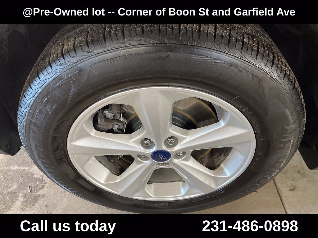Used 2016 Gray Ford SE image 11