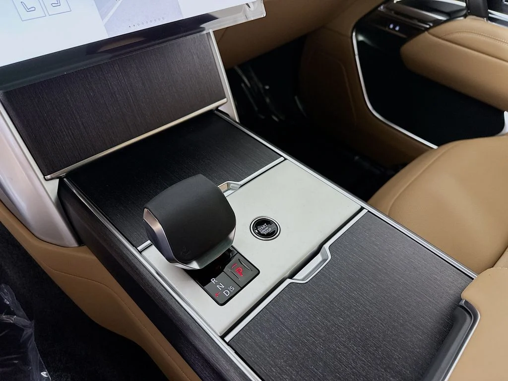 New 2026 Fuji White Land Rover SE image 21