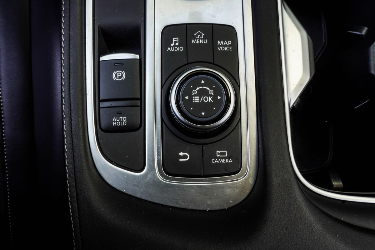 Used 2025 White INFINITI LUXE image 20