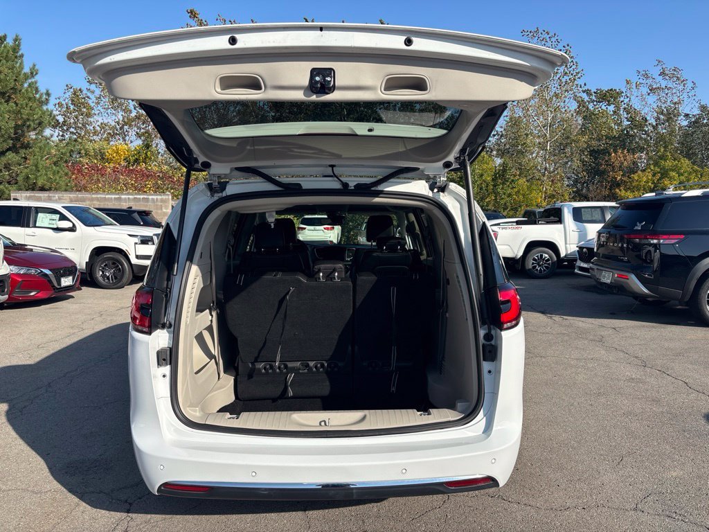 Used 2024 White Chrysler Touring L image 6