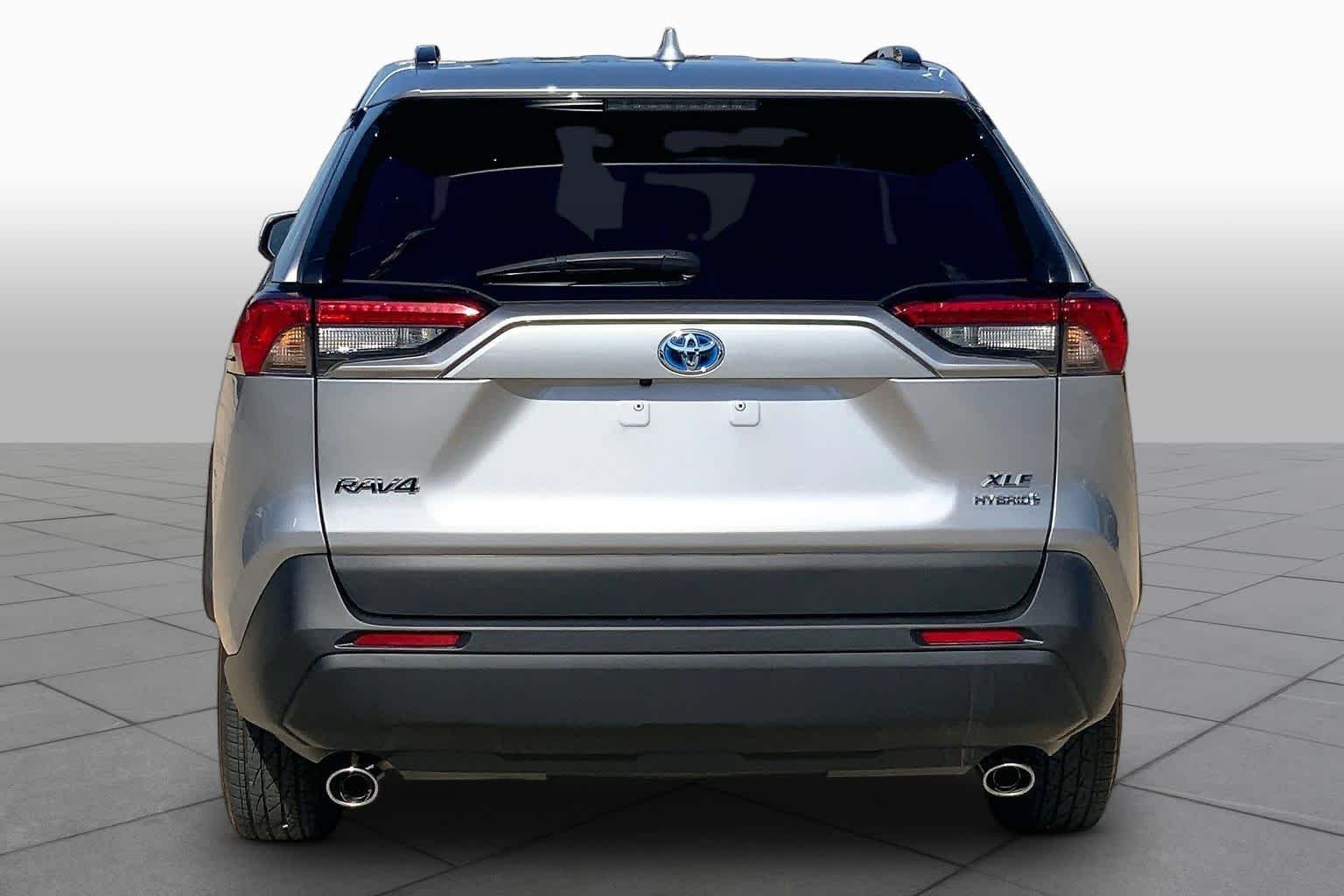 Used 2022 Silver Sky Metallic Toyota Hybrid XLE image 4