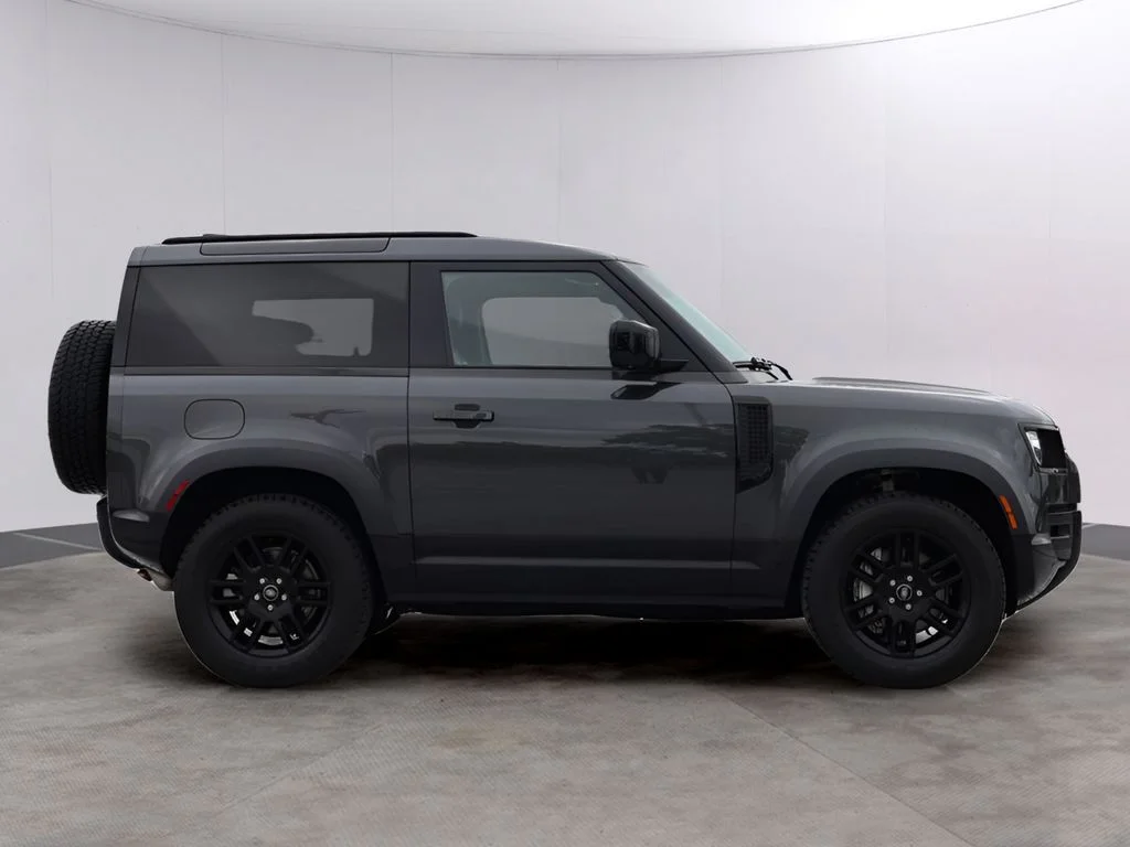 Used 2022 Carpathian Gray Premium Metallic Land Rover X-Dynamic S image 4