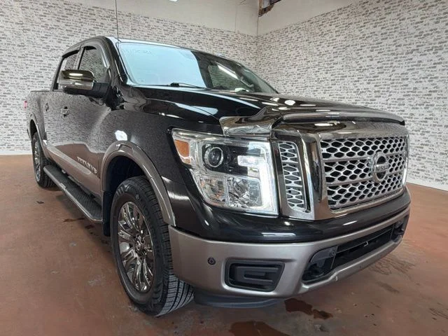 Used 2019 Magnetic Black Metallic Nissan Platinum Reserve image 7