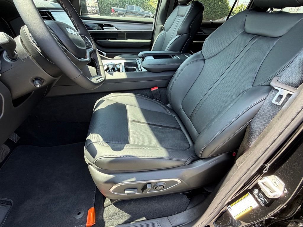 New 2026 High Gloss Black Exterior Paint Jeep Limited Reserve image 20
