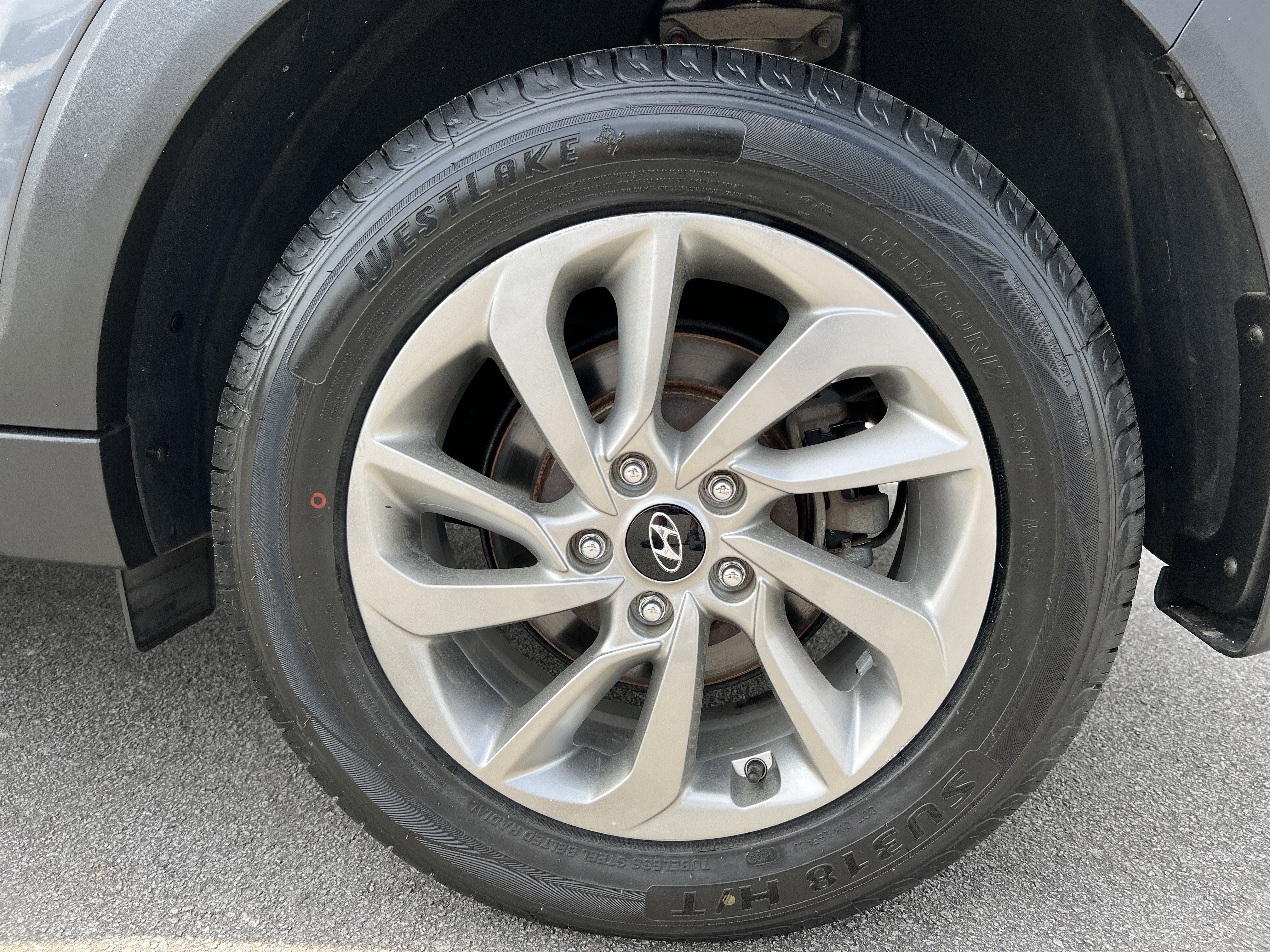 Used 2017 Coliseum Gray Hyundai  image 20