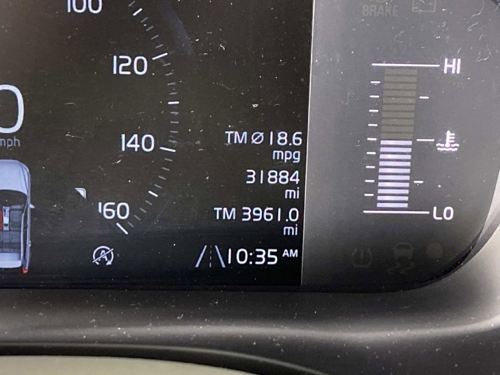 Used 2019 Silver Volvo T5 Momentum image 17