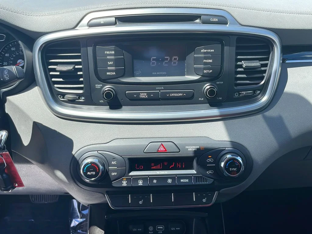 Used 2016 Silver Kia EX image 33