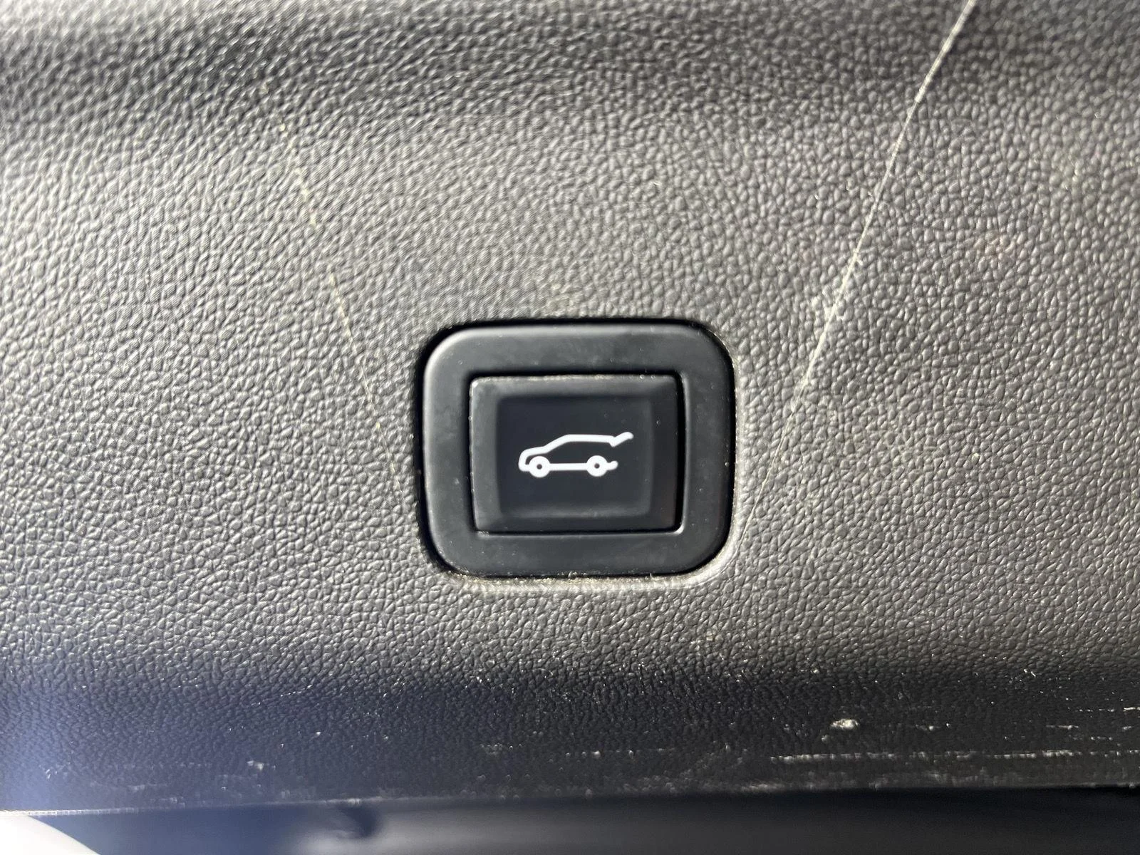 Used 2022 SUMMIT WHITE Chevrolet RST image 25