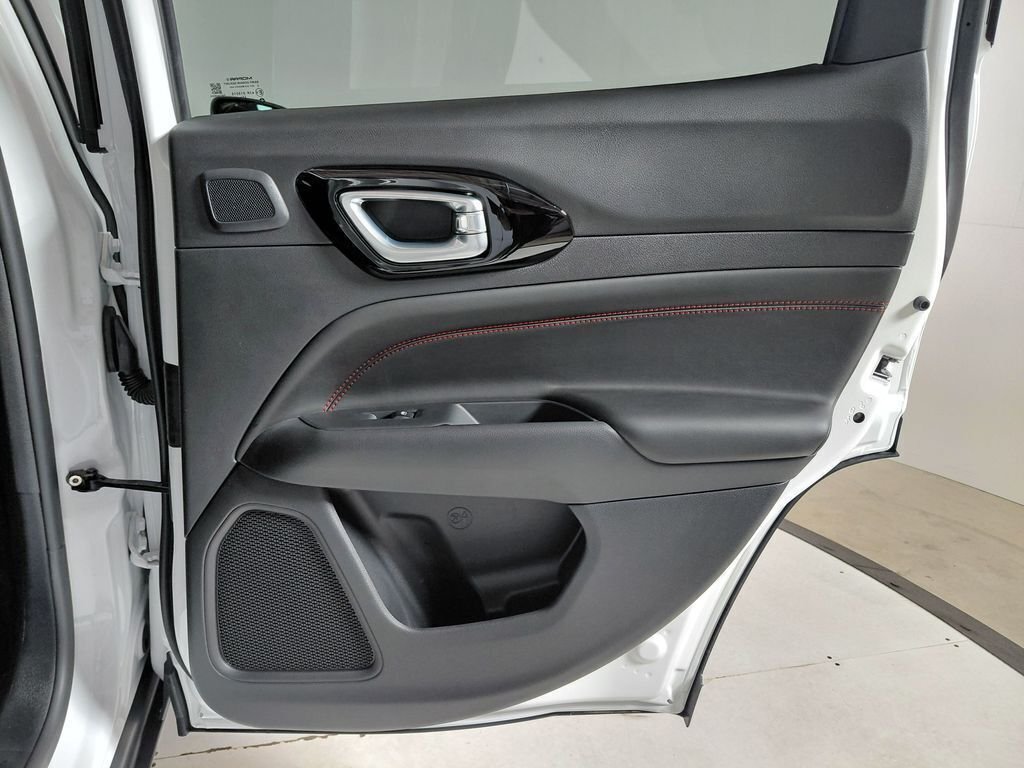New 2026 Bright White Clear-Coat Exterior Paint Jeep Trailhawk image 16