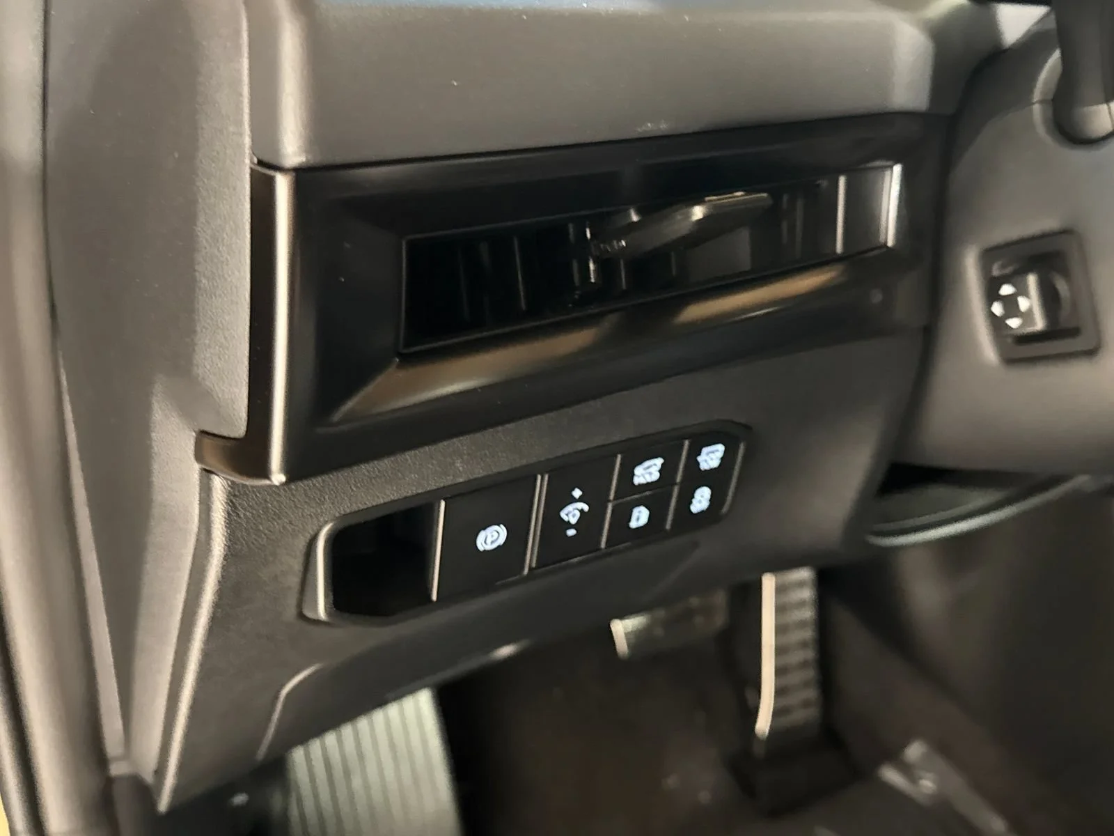 New 2027 Black Jade Green Kia X-Line SX Prestige image 15