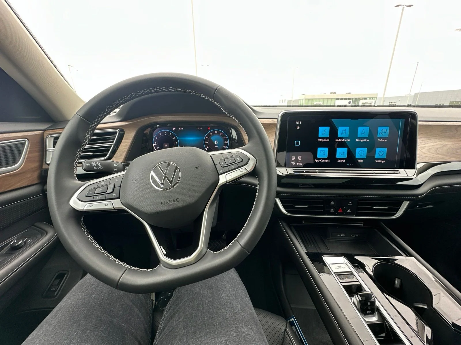 New 2026 Black Volkswagen 2.0T SE w/Technology image 44