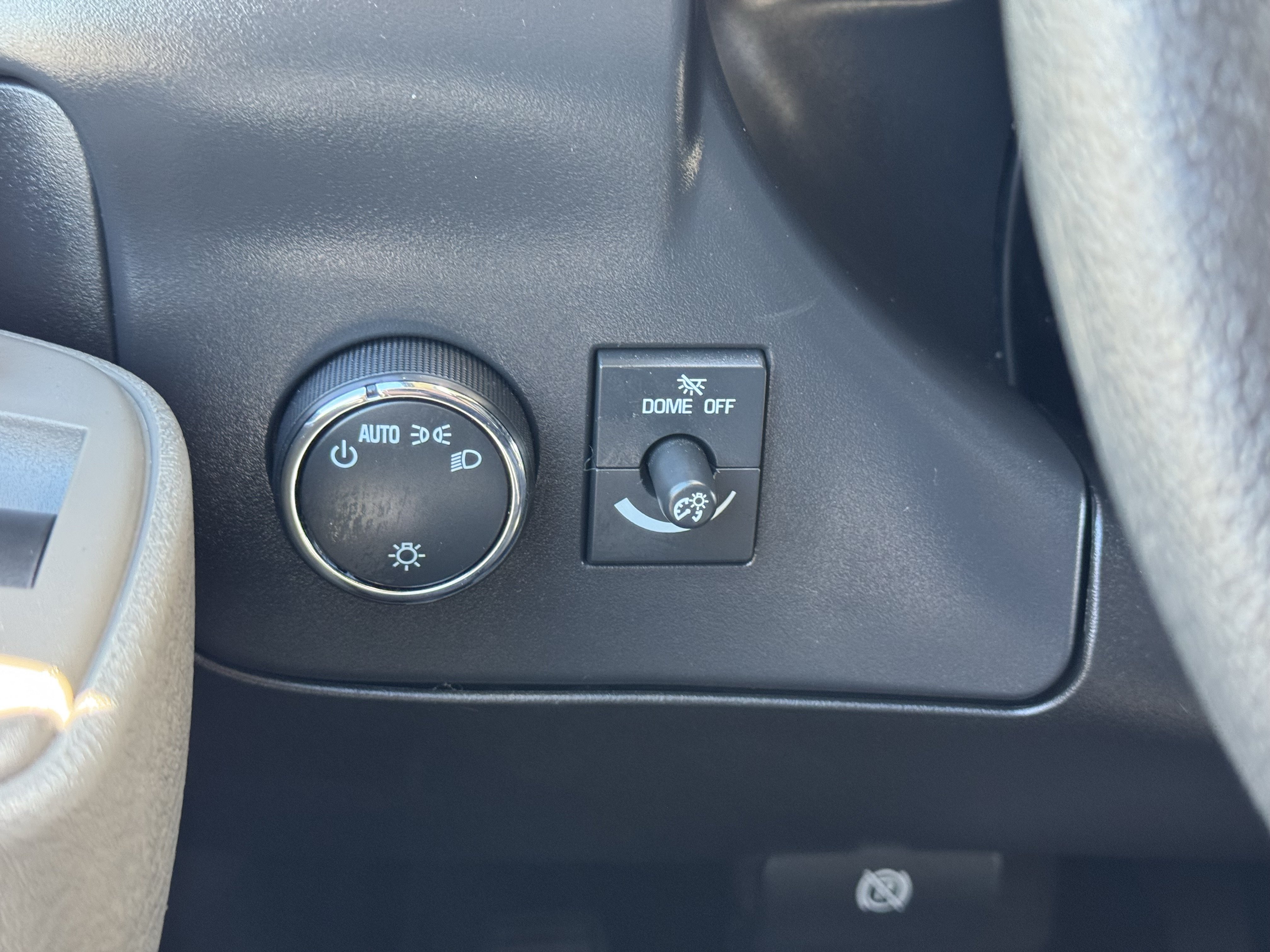 2025 Chevrolet Express Passenger LT - Photo 29