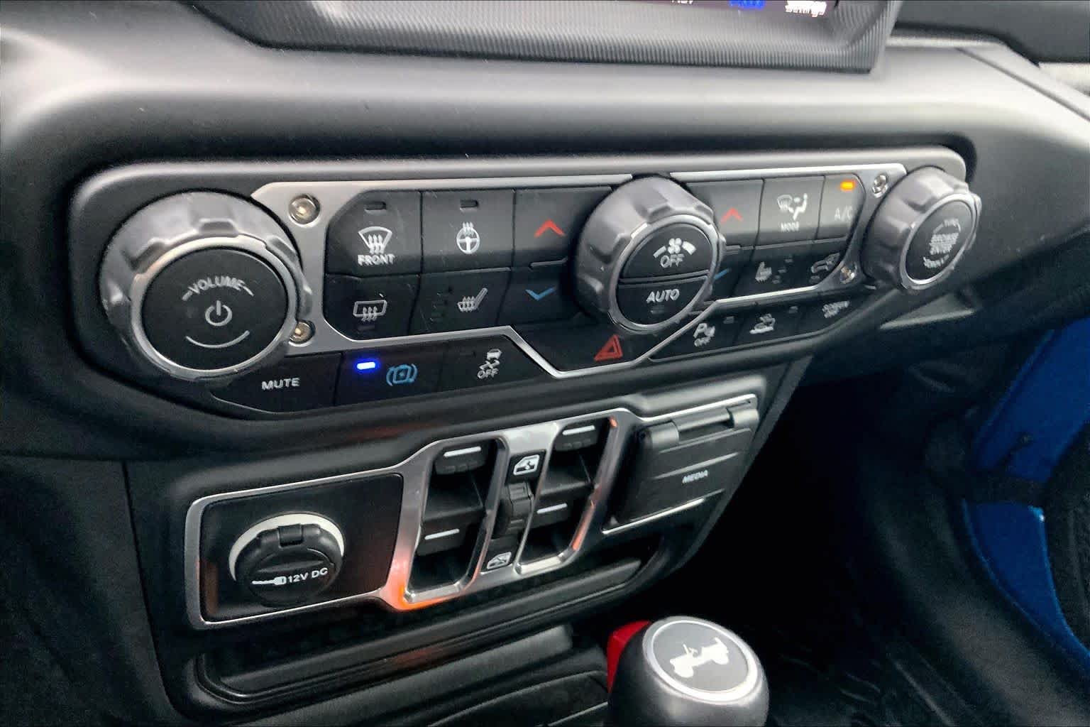 Used 2023 Hydro Blue Pearl Coat Jeep Sahara image 31