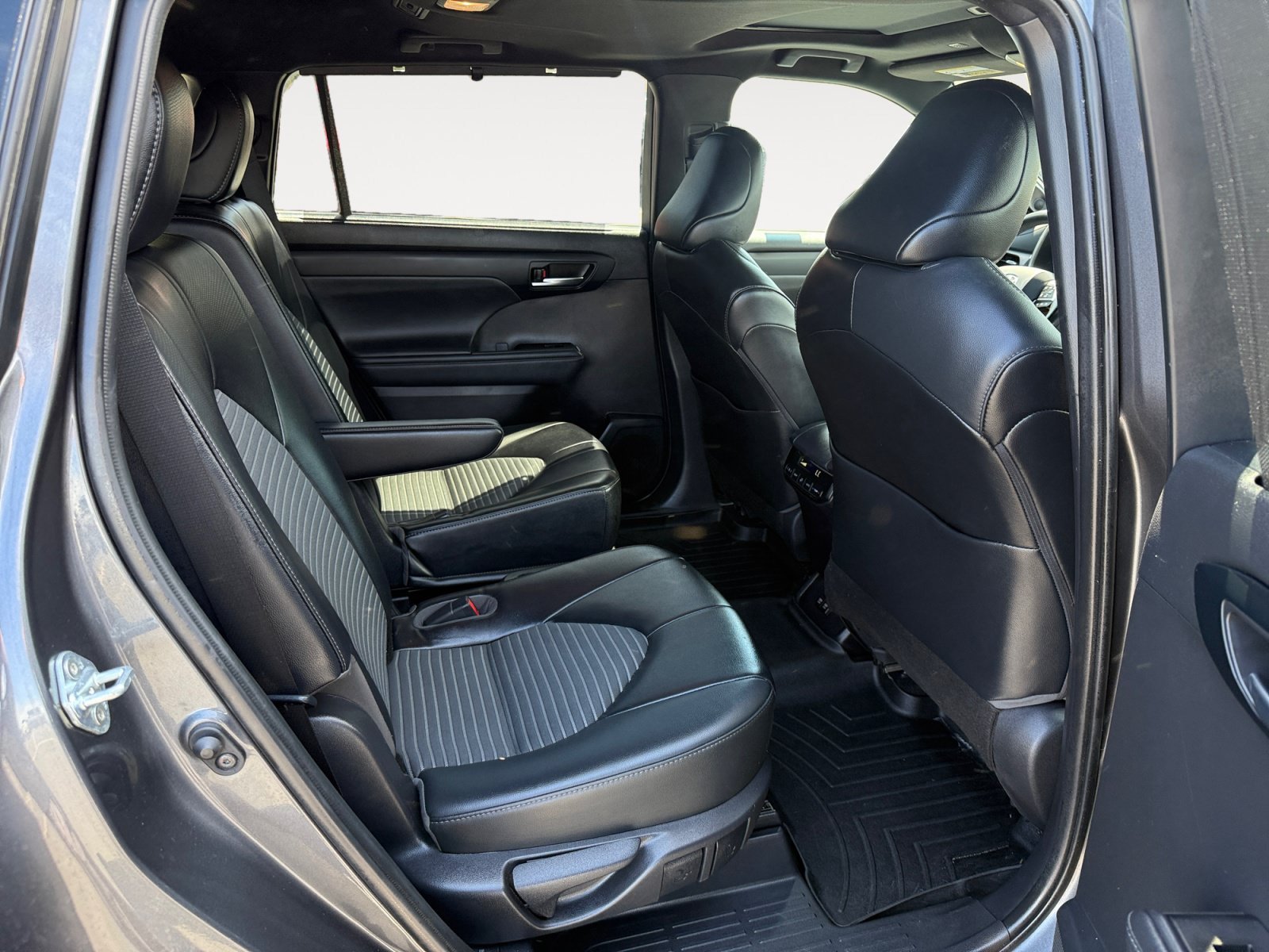 Used 2021 Magnetic Gray Metallic Toyota XSE image 18