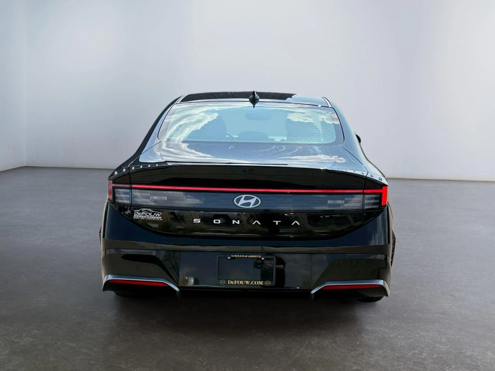 Used 2025 Abyss Black Hyundai SEL image 4