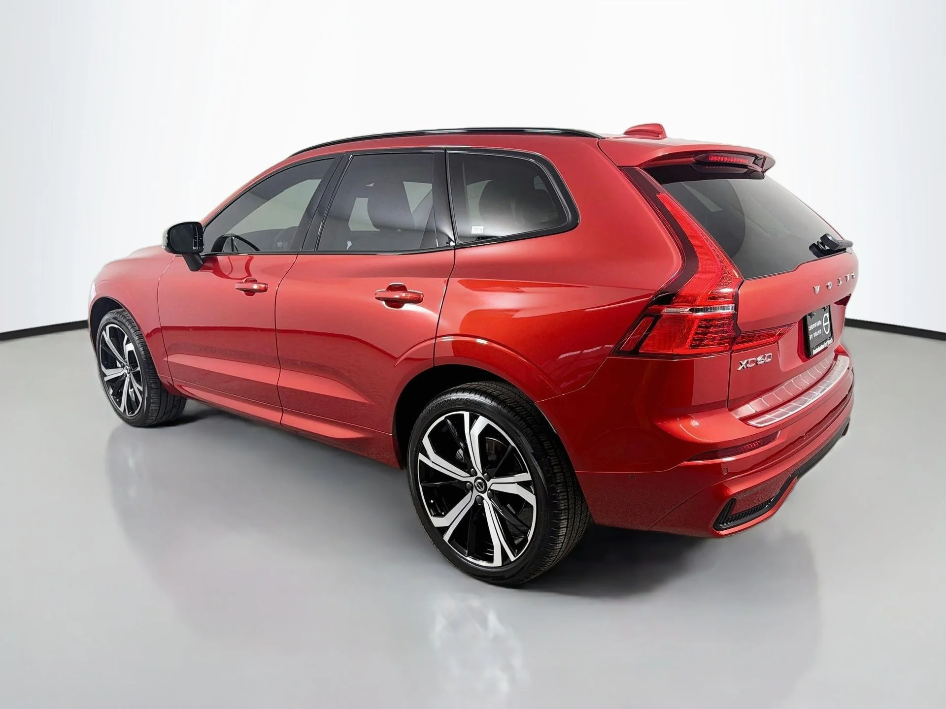 Certified Used 2024 Fusion Red Volvo Ultimate image 8