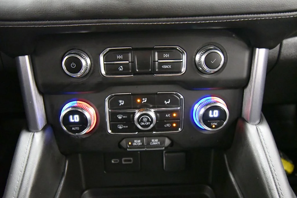Used 2023  GMC SLE image 26