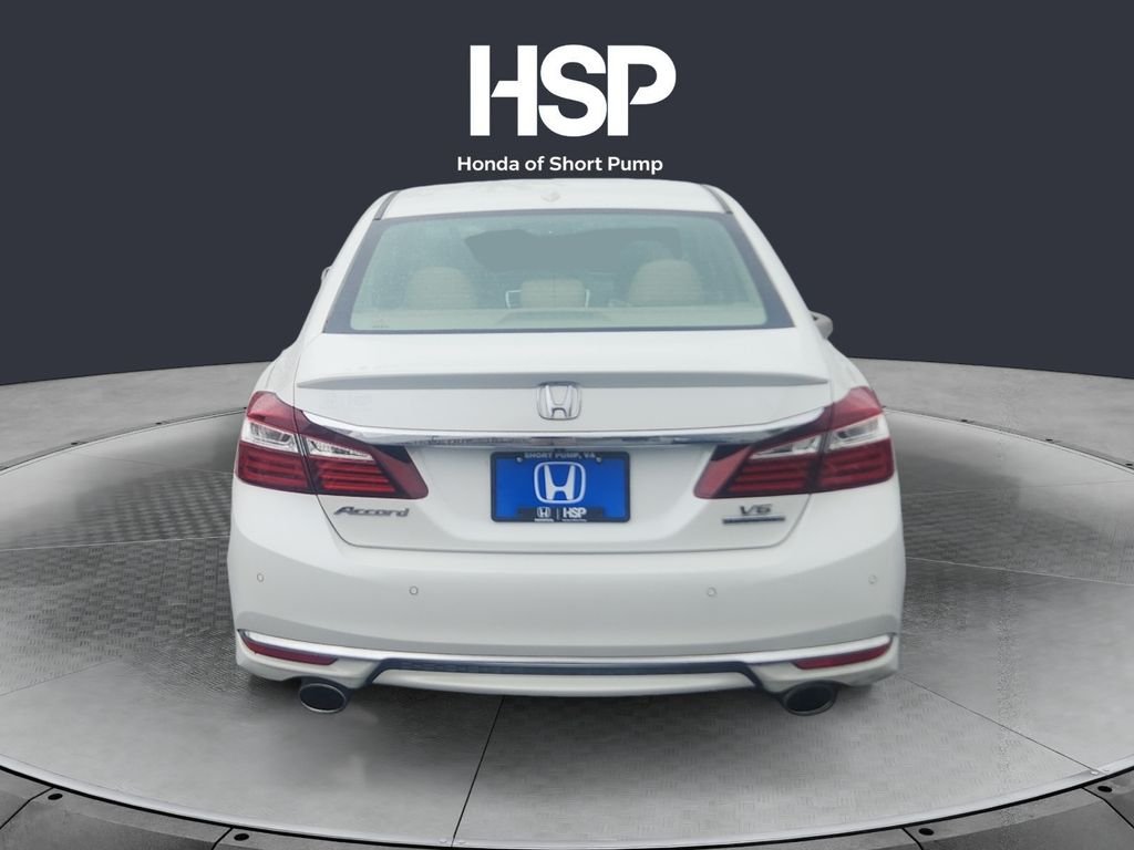 Used 2017 White Orchid Pearl Honda Touring image 4