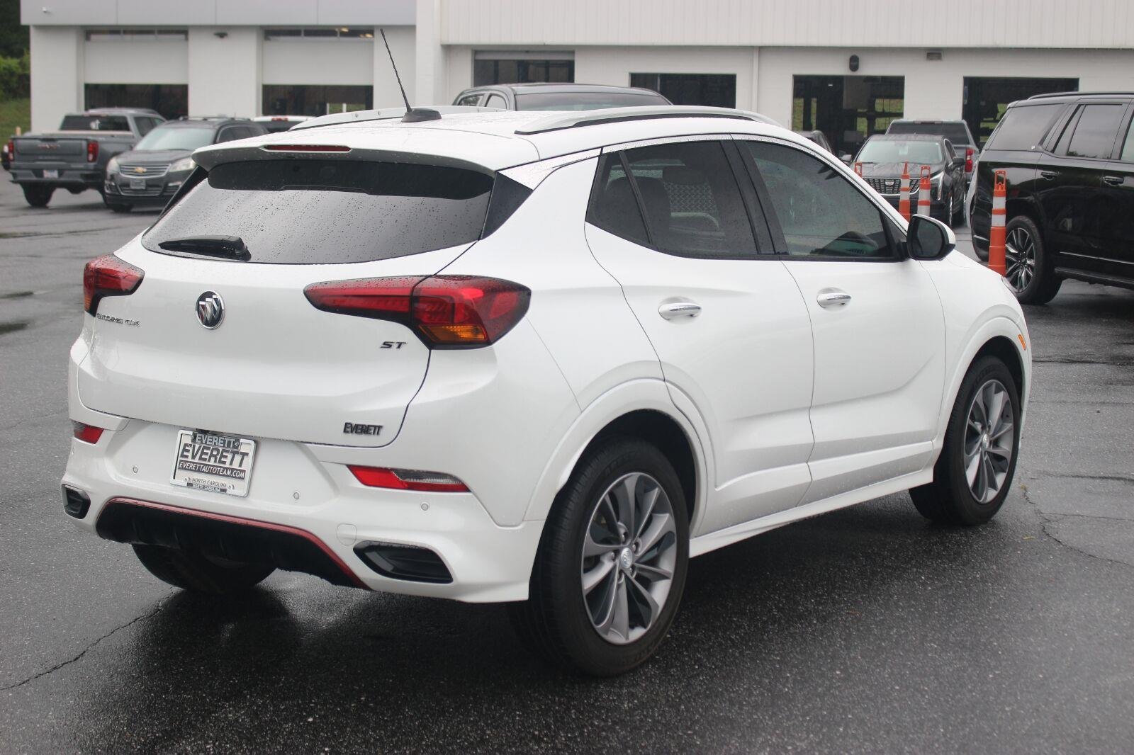 Used 2022 White Frost Tricoat Buick Essence image 7