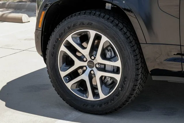 New 2026 Santorini Black Land Rover X-Dynamic SE image 62