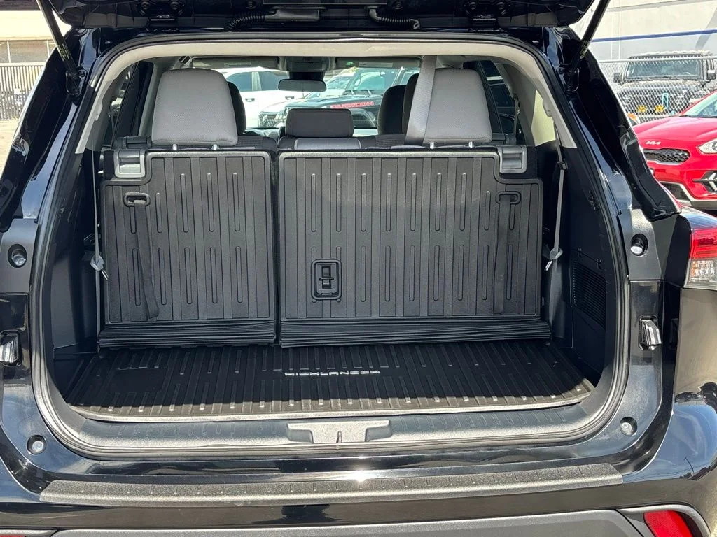 2023 Toyota Highlander L - Photo 25