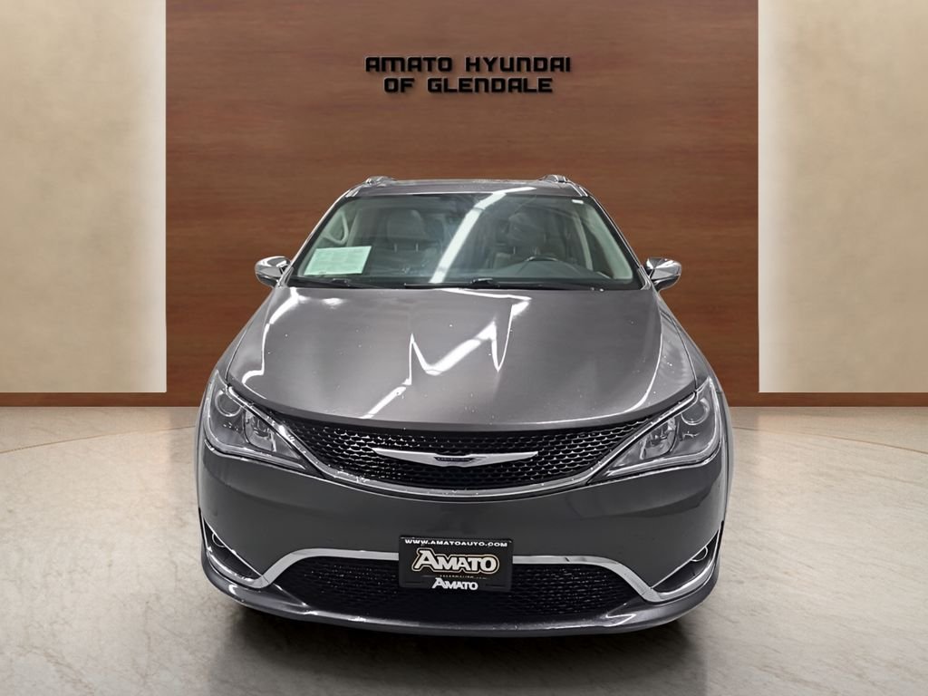 Used 2018 Gray Chrysler Limited image 9