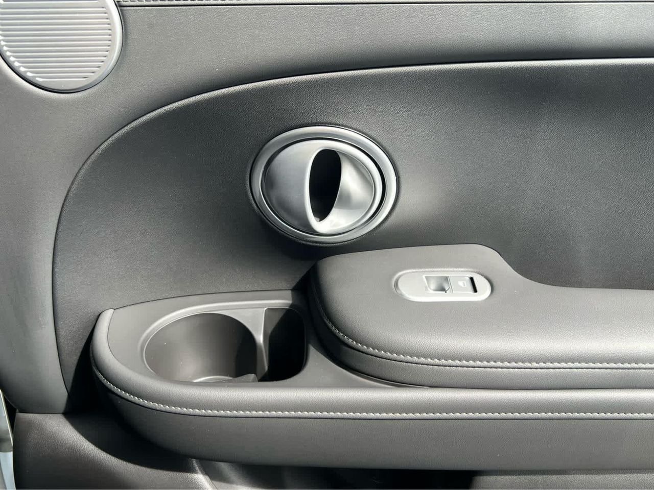 New 2026 Creamy White Pearl Hyundai SEL 8P image 22