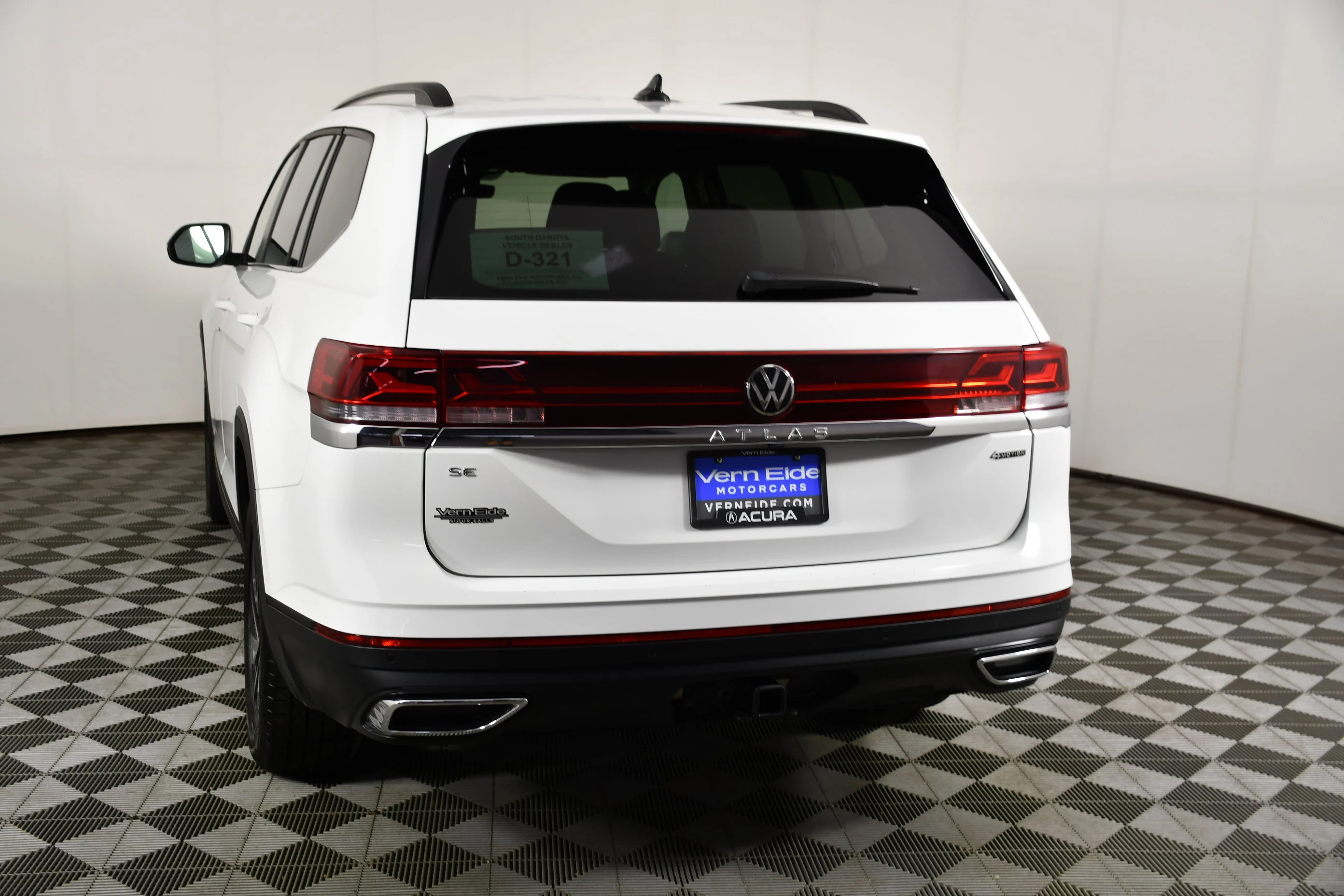Used 2024 Gray Volkswagen 2.0T SE w/Technology image 7