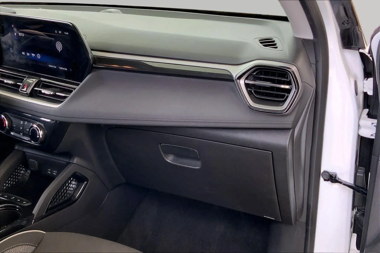 Used 2025 Summit White Chevrolet LT image 19